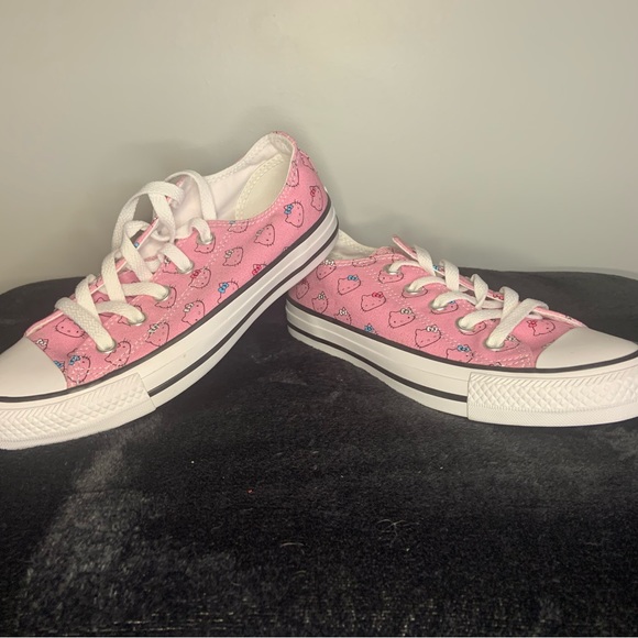 Size 6 Hello Kitty Converse. - Picture 9 of 9